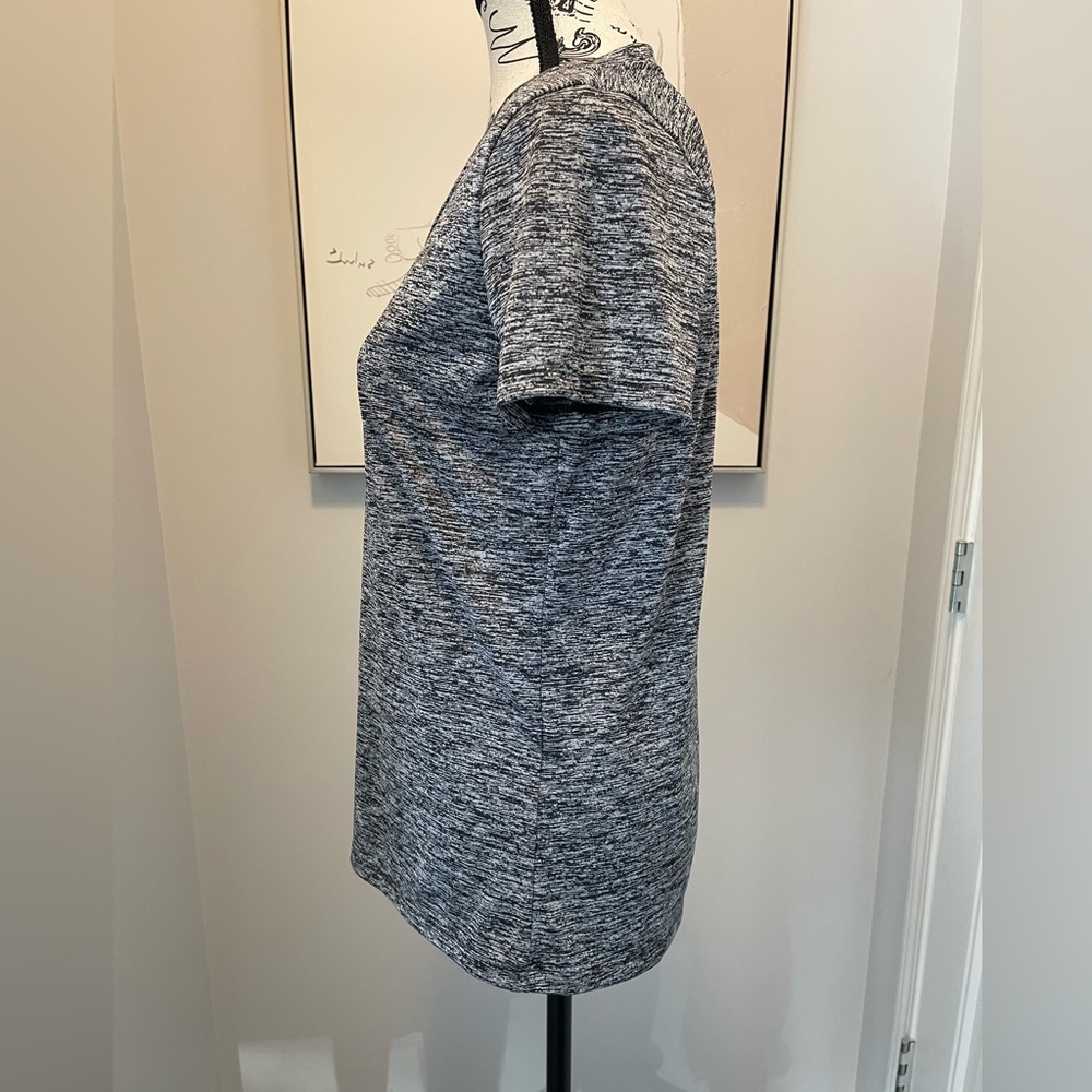 Under Armour Women’s Gray Fitted Short Sleeve Tee - Size Small - Picture 2 of 9